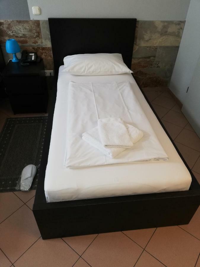 Angel Hotel 2*